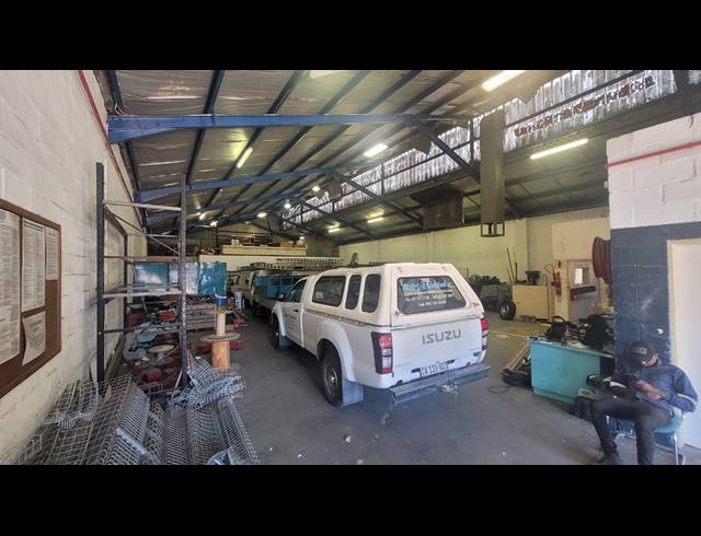 650M² WAREHOUSE TO LET IN ATLANTIS CENTRAL